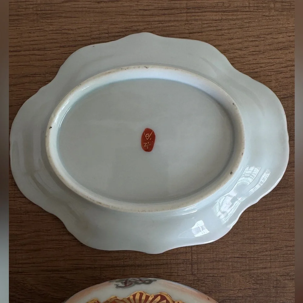 Elegant Japanese Porcelain Gravy Boat with Spoon - Picture 4 of 7